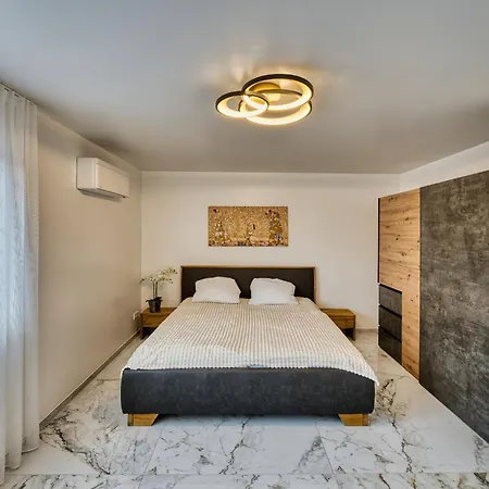 Modernes Grosses Zentrumsnah Business Und Urlaub