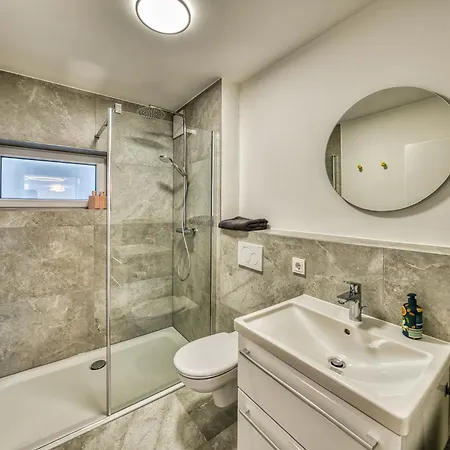 Modernes Grosses Zentrumsnah Business Und Urlaub Aschaffenburg